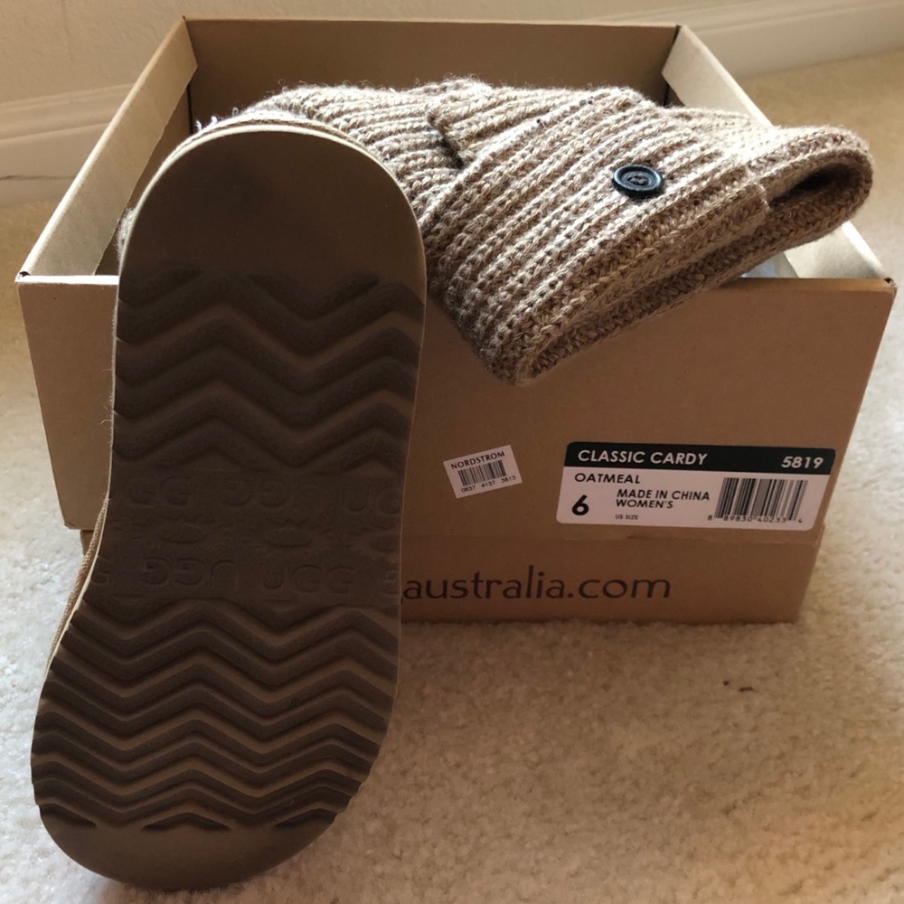 Uggs. Classic Cardy Knit. Size 6. Oatmeal.
